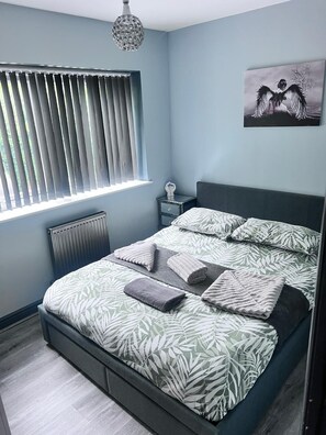 2 chambres, fer et planche à repasser, Wi-Fi gratuit, draps fournis