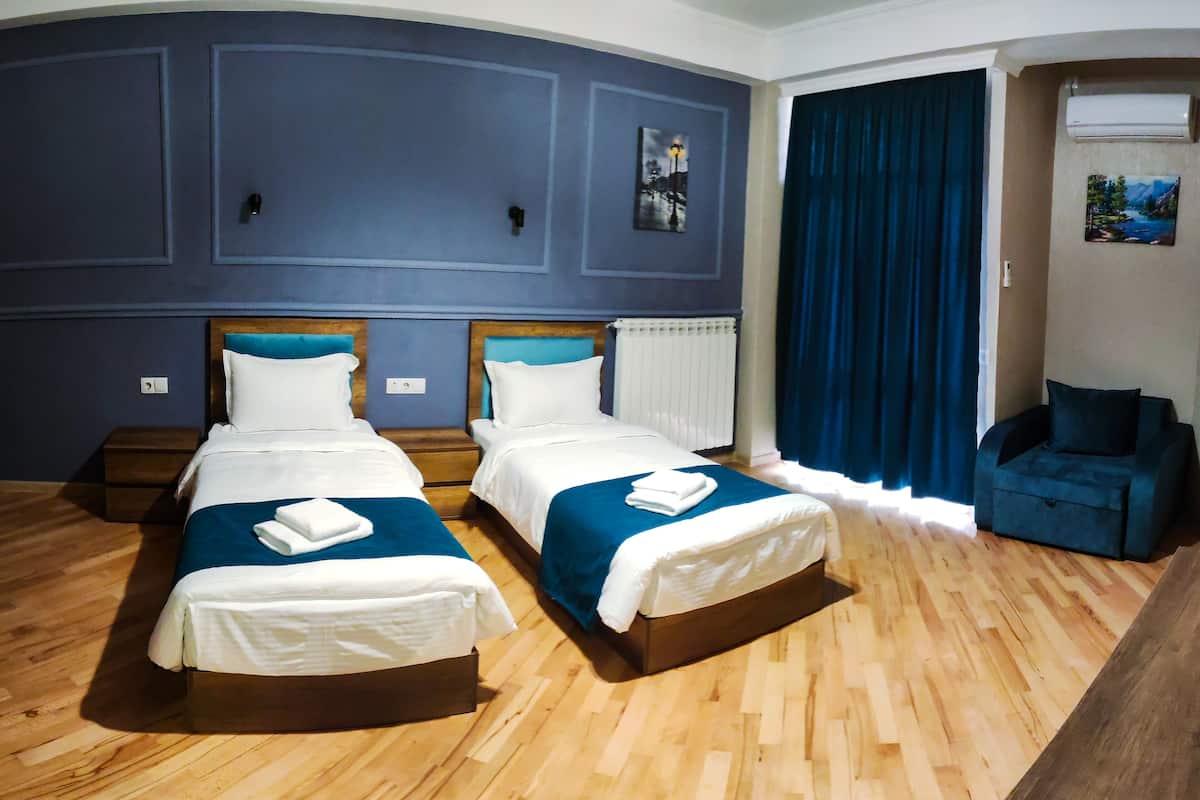Superior Twin Room, Balcony, Courtyard View | Blackout drapes, iron/ironing board, free WiFi, bed sheets