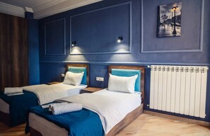 Superior Twin Room, Balcony, Courtyard View | Blackout drapes, iron/ironing board, free WiFi, bed sheets