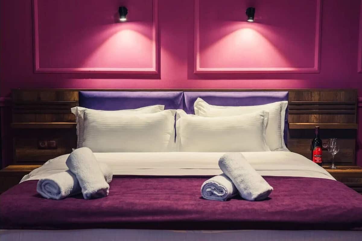 Deluxe Double Room, Balcony, Courtyard View | Blackout drapes, iron/ironing board, free WiFi, bed sheets