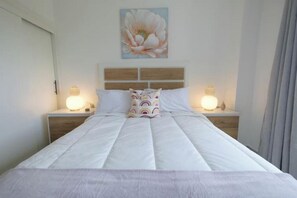 2 bedrooms, internet, bed sheets