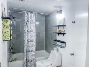 シャワー、ヘアドライヤー、石鹸