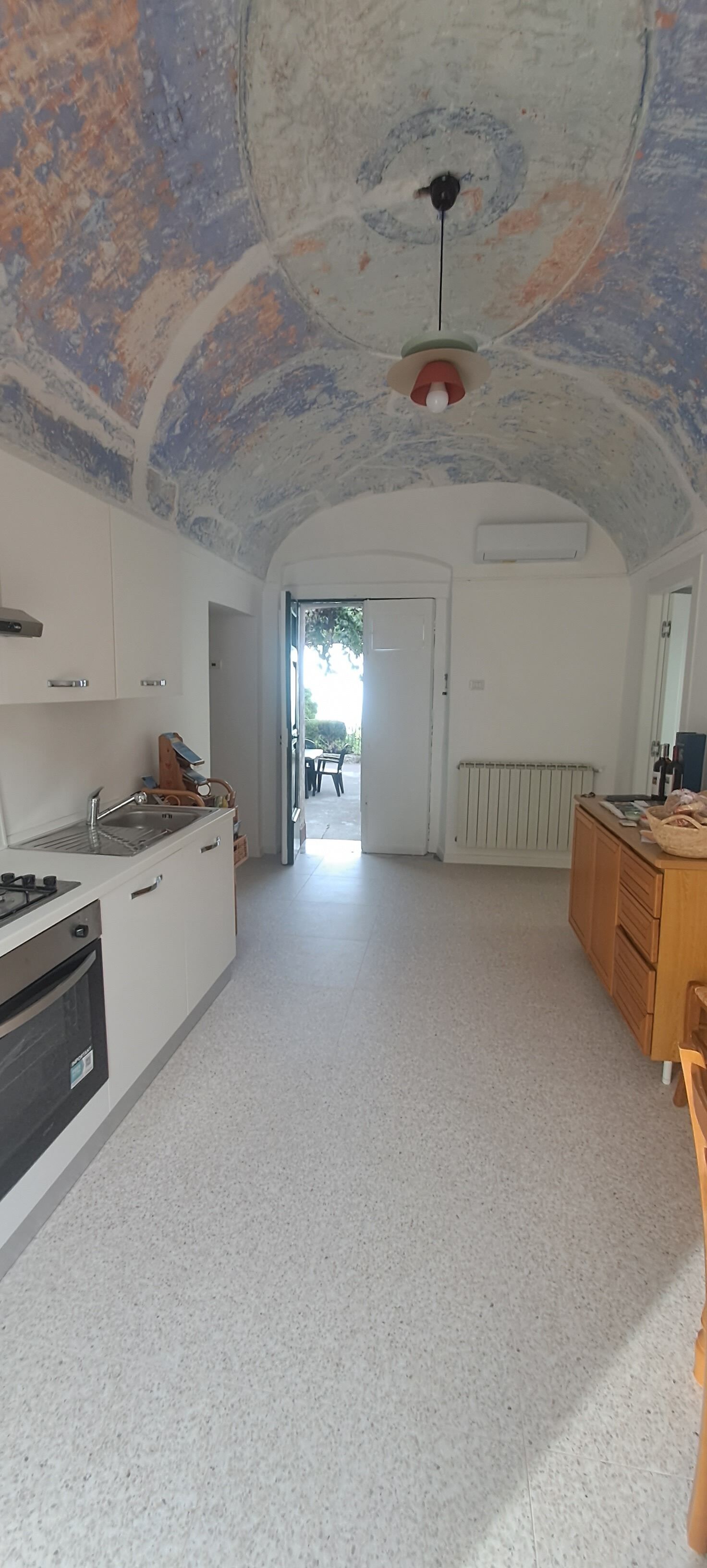 Fridge, oven, stovetop, coffee/tea maker