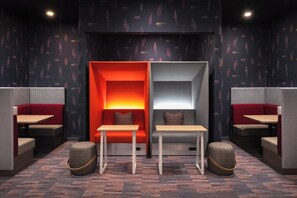 Lobby sitting area - Home2 Suites By Hilton Spring Hill (Spring Hill)