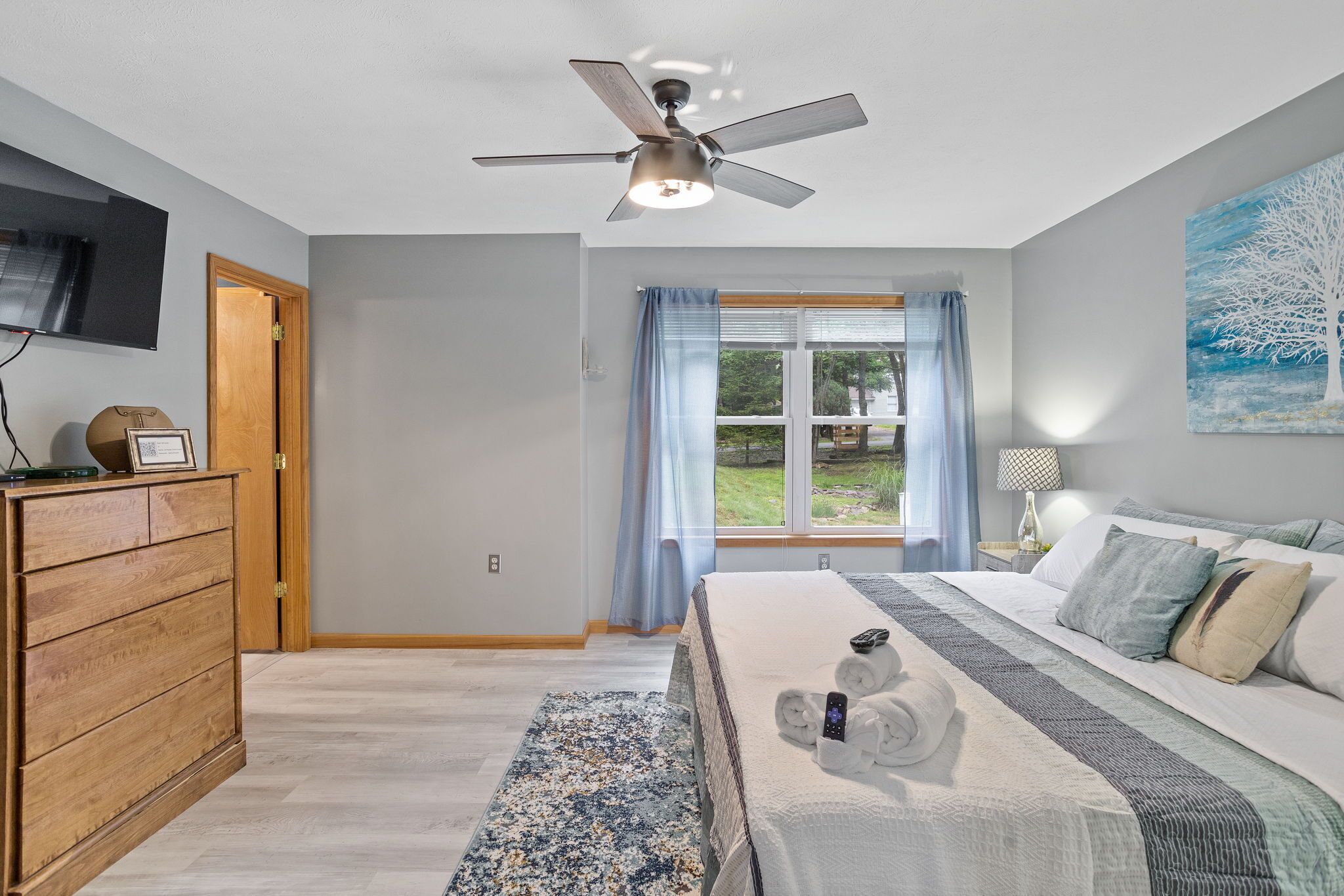 3 bedrooms, iron/ironing board, travel crib, free WiFi