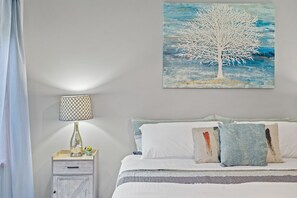 3 chambres, fer et planche à repasser, lit de bébé portatif
