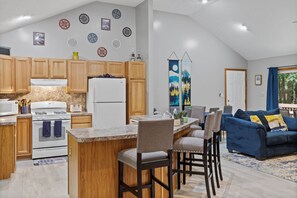 Fridge, microwave, oven, stovetop - Pet-Friendly Albrightsville Ranch with Open Kitchen, Fireplace, BBQ & Game Room (Albrightsville)