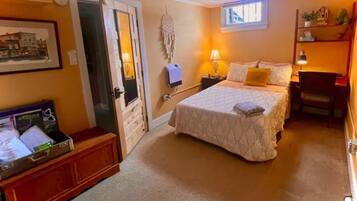 3 bedrooms, in-room safe, desk, iron/ironing board