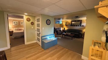 3 bedrooms, in-room safe, desk, iron/ironing board