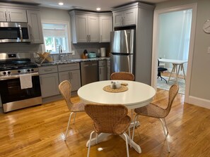 電子レンジ、オーブン、コンロ、食器洗い機