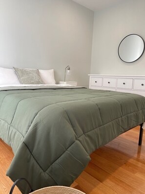 2 chambres, fer et planche à repasser, Wi-Fi, draps fournis