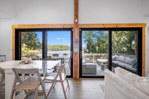 TV, fireplace, stereo