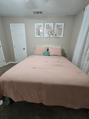 3 bedrooms, desk, iron/ironing board, WiFi