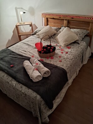 2 quartos, ferros/tábuas de passar roupa, Wi-Fi, roupa de cama