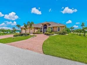 Exterior - Pool & Spa with Waterfront Views, Kayaks, Fishing! (Cape Coral)