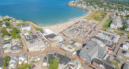 2 bed 1.5 bath quiet location with a yard 10 min walk to beach and downtown