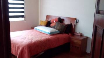 5 slaapkamers, een strijkplank/strijkijzer, wifi