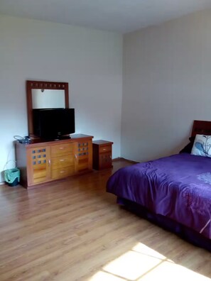 5 bedrooms, iron/ironing board, WiFi