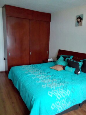 5 bedrooms, iron/ironing board, WiFi