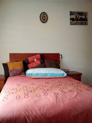 5 bedrooms, iron/ironing board, WiFi