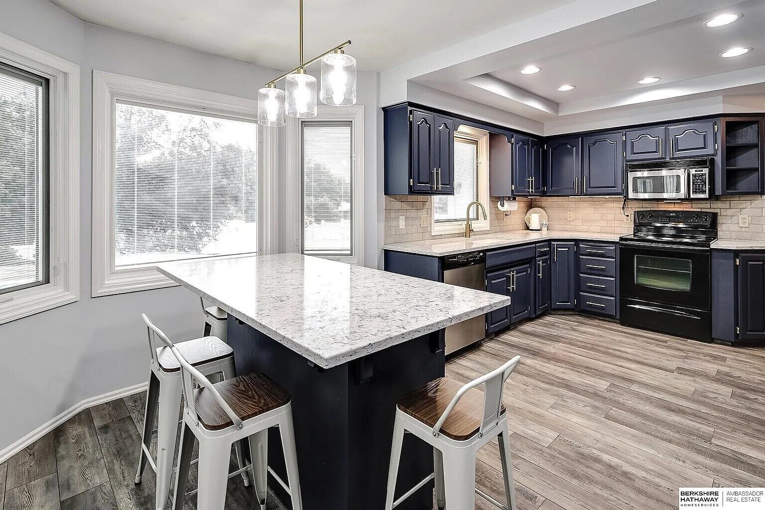 Køleskab, mikrobølgeovn, ovn, kogeplade