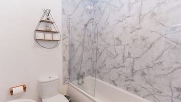 Shower dan handuk