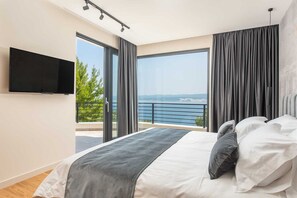 5 bedrooms, desk, iron/ironing board, free WiFi