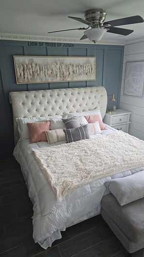 5 bedrooms, iron/ironing board, WiFi, bed sheets