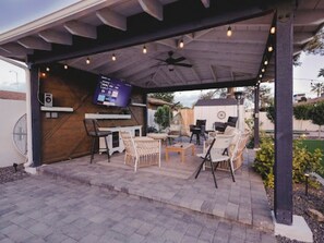 Terrace/patio - Spacious 5-bedroom house in charming Mesa with AC (Mesa)