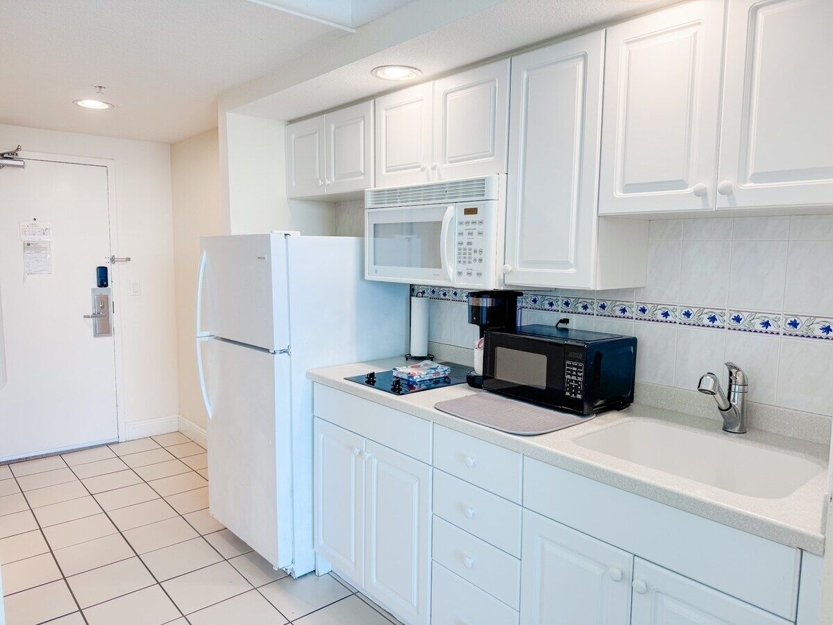 Fridge, microwave, stovetop, coffee/tea maker