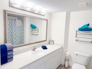 Shower, hair dryer, towels, soap - A Contemporary Studio with Beautiful Southern View (Daytona Beach)