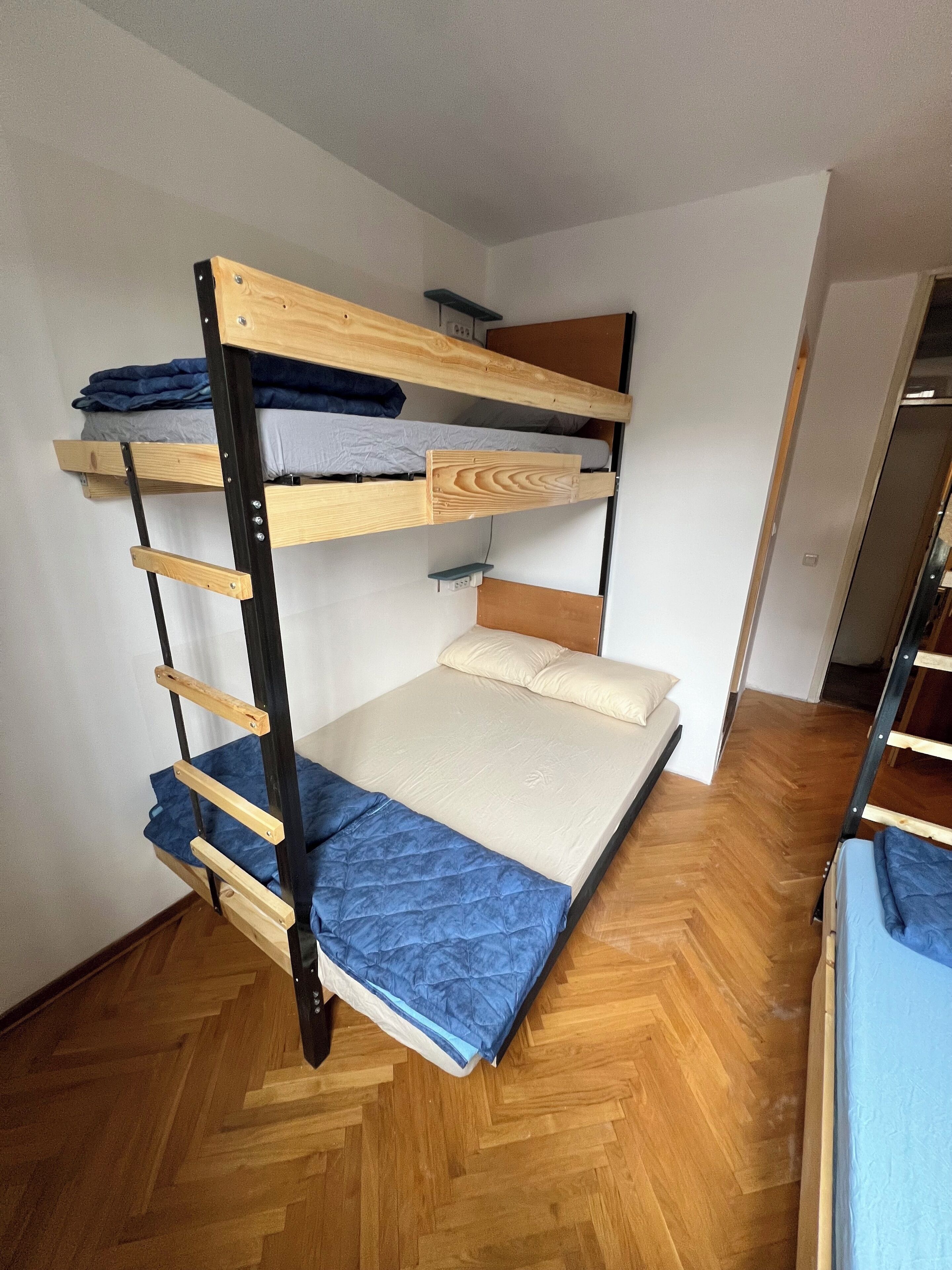 4 人部屋 コートヤードビュー | 防音設備、アイロン / アイロン台、WiFi (無料)