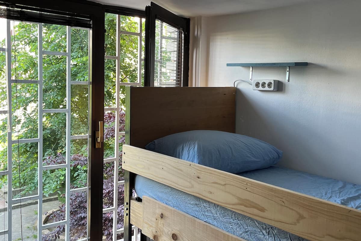Basic Room, Courtyard View | Soundproofing, iron/ironing board (on request), WiFi (free)