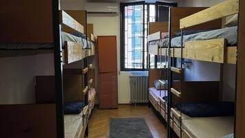 Basic Room, Courtyard View | Soundproofing, iron/ironing board, free WiFi