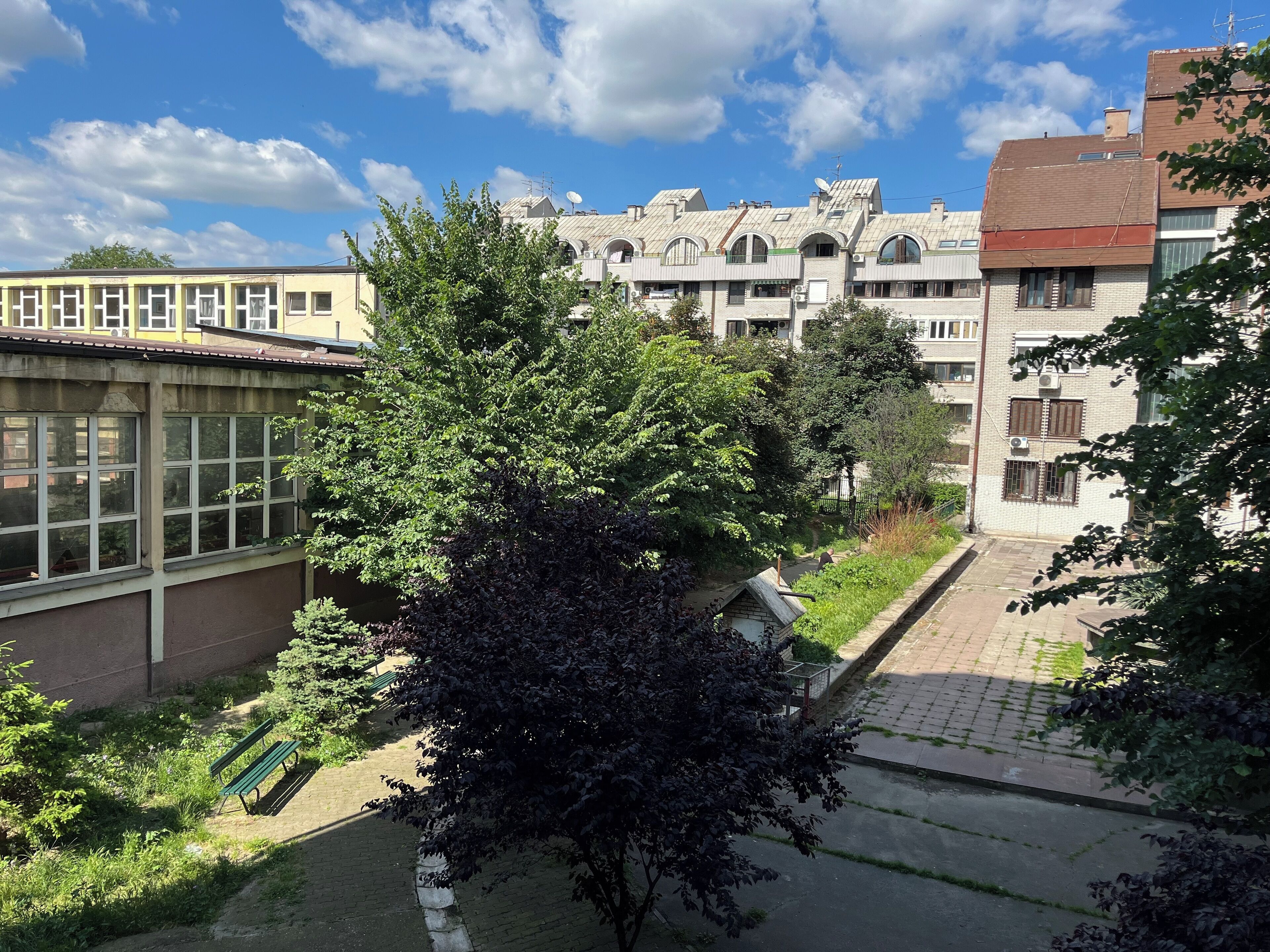 Udsigt til gårdsplads