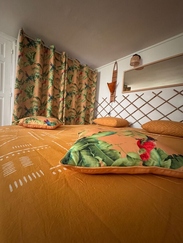 1 bedroom, iron/ironing board, internet, bed sheets