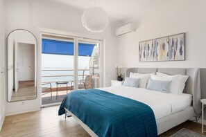 4 bedrooms, iron/ironing board, Internet, bed sheets