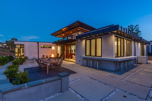 6-Bedroom Luxury Oasis with Private Pool in Malibu