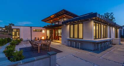 6-Bedroom Luxury Oasis with Private Pool in Malibu