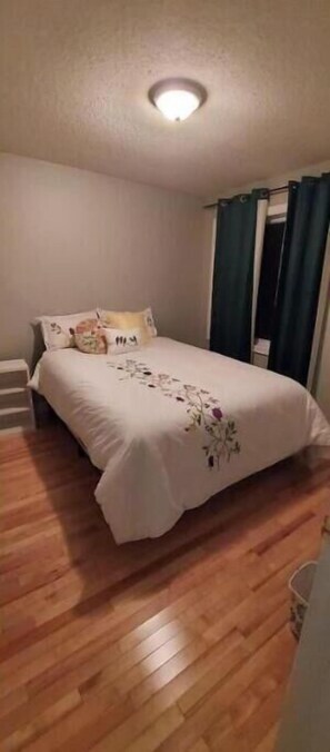 5 dormitorios, tabla de planchar con plancha, Internet y ropa de cama