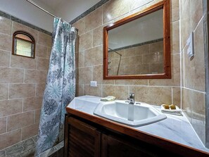 Handtücher, Seife, Toilettenpapier