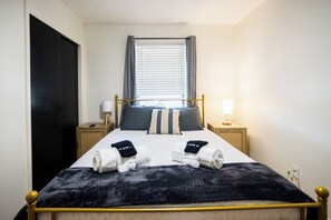 3 bedrooms, desk, iron/ironing board, travel cot - Adventure District Home: Pet Friendly/Gameroom/Fenced Yard/Easy I35 & I44 Access (Oklahoma City)