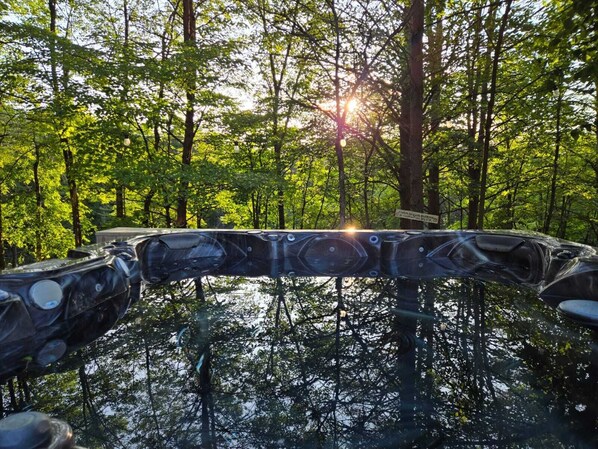 Outdoor spa tub - Marvelous 4-bedroom house with Hot tube and swimming pool in charming Logan (Logan)