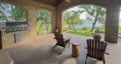 House with lake views and lake access