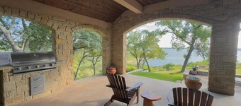 House with lake views and lake access
