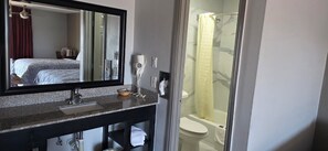 Hair dryer, towels, soap, shampoo - Gate One Inn  (Brownwood)