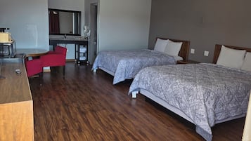 Habitación estándar doble, no fumadores | Escritorio, tabla de planchar con plancha, wifi gratis