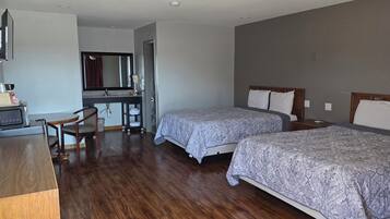 Habitación estándar doble, no fumadores | Escritorio, tabla de planchar con plancha, wifi gratis