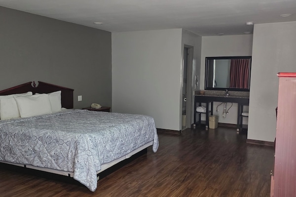 Standard Double Room, Non Smoking | Desk, iron/ironing board, WiFi (free)