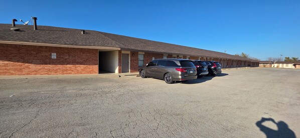 Property grounds - Gate One Inn  (Brownwood)